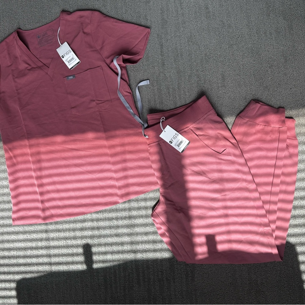 BNWT FIGS Mauve Pink Scrub Set - V-Neck Top & Jogger Pants